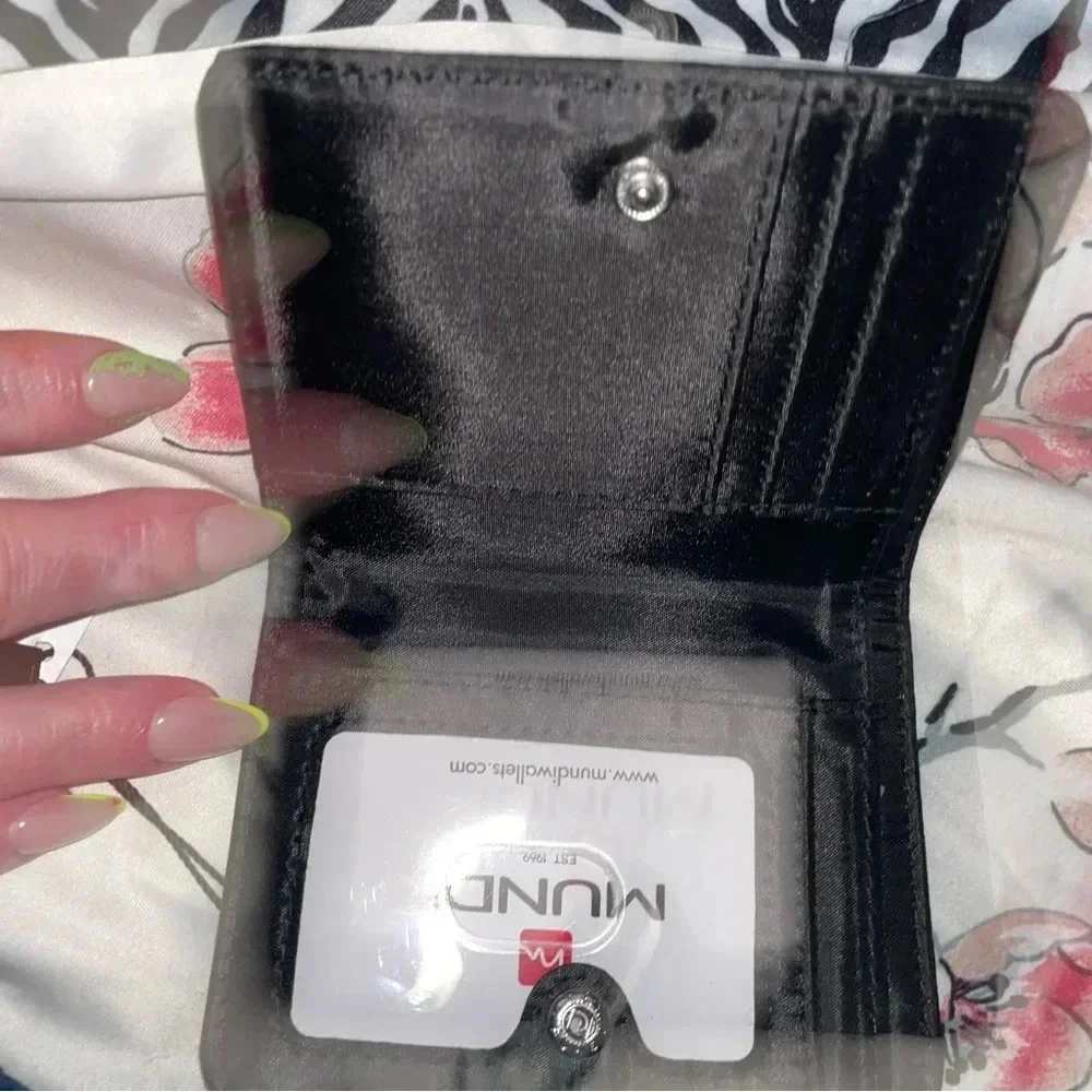 Mundi Black Leather Mini Safe Keeper Bi-Fold RFID Blocking Bifold Wallet